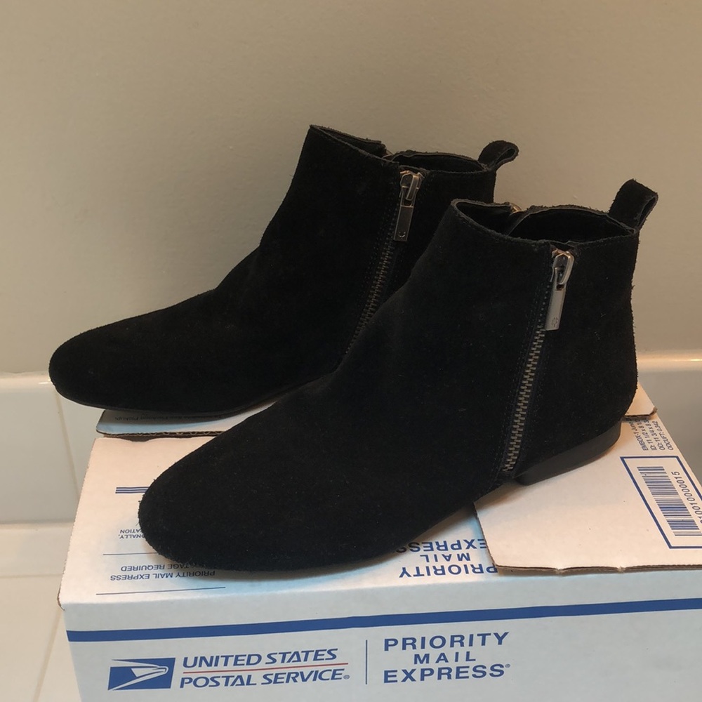 Black lucky brand suede booties